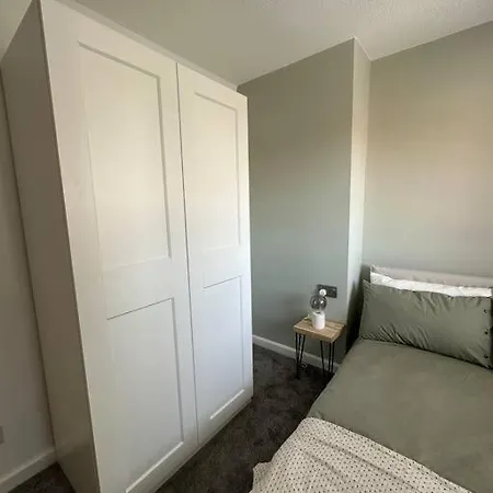 Beautifully Renovated 2 Bed 別荘 *